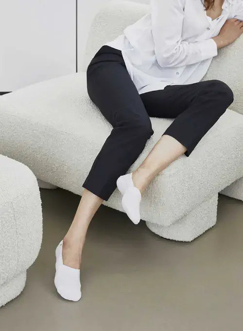 #color_arctic white & charcoal black