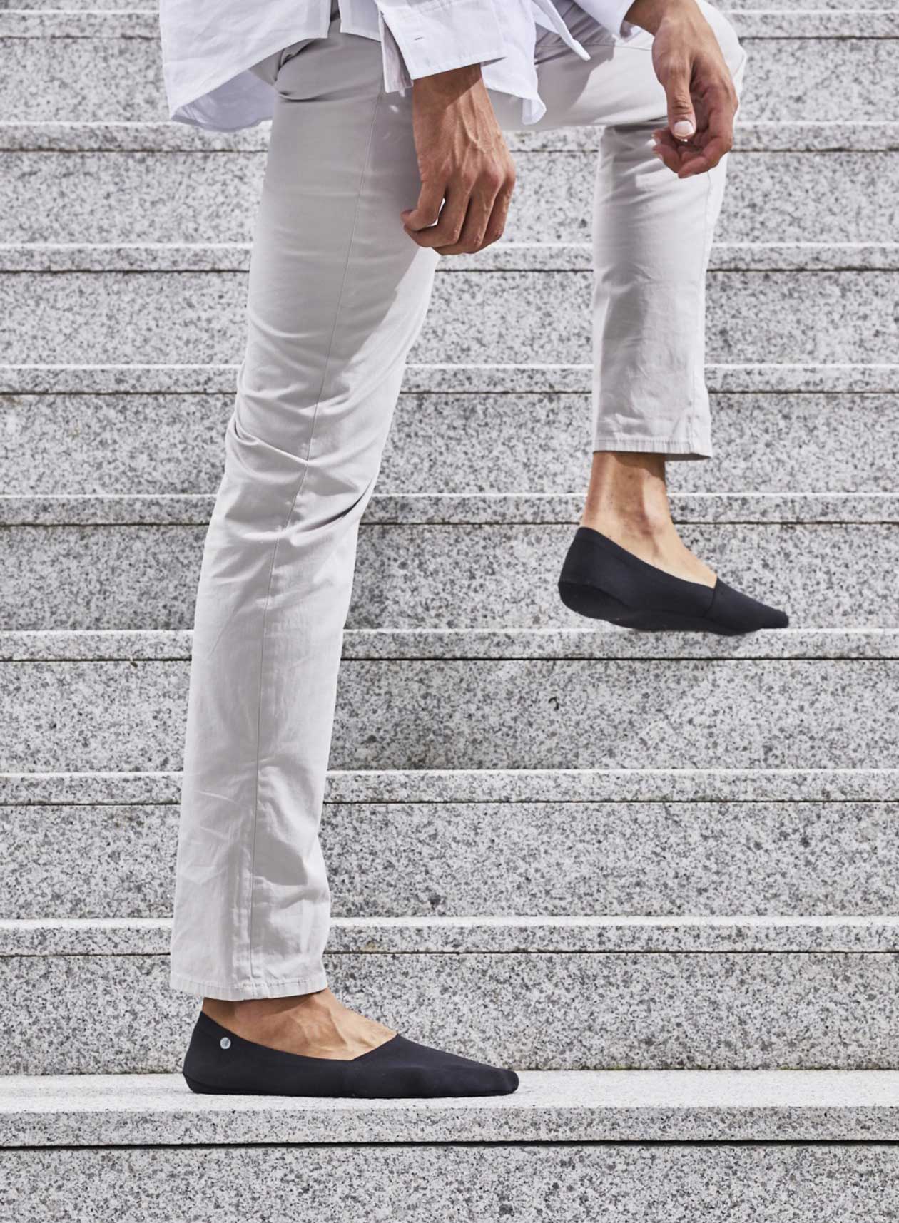 #color_arctic white & charcoal black